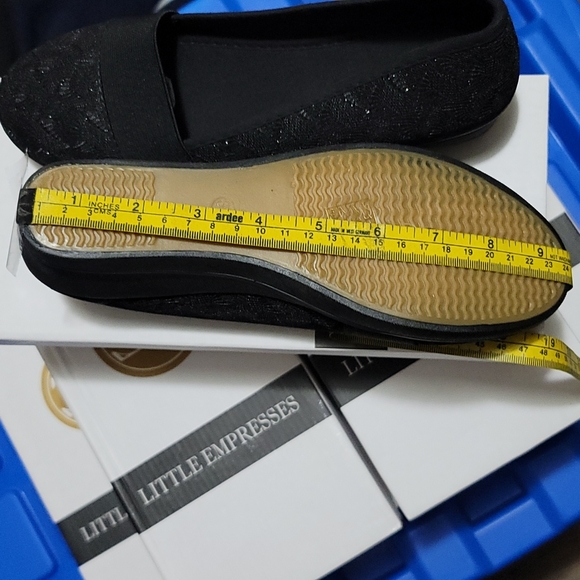 Little Empress Shoes black and sparkly with beautiful designs non slip soul NWT - Picture 5 of 5